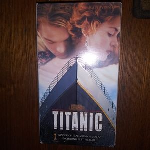 Titanic 2 tape VHS (like new condition)